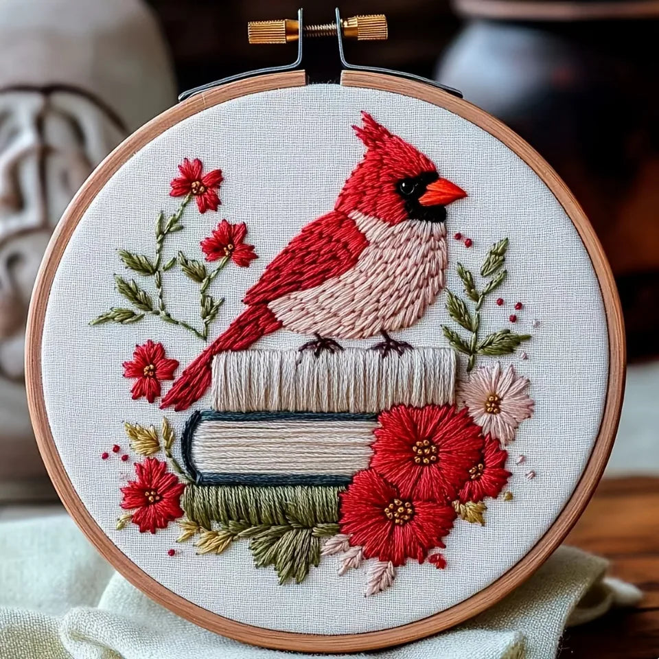 This set of books and the bird series design embroidery kit is suitable for adult beginners. It includes printed patterns, needl