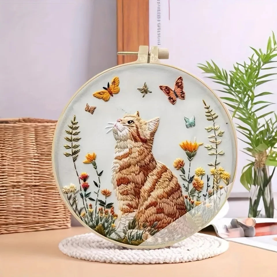 DIY Cat and Flower Embroidery Kit for Beginners - Complete handmade cross stitch kit, mixing colors, fabric materials and animal
