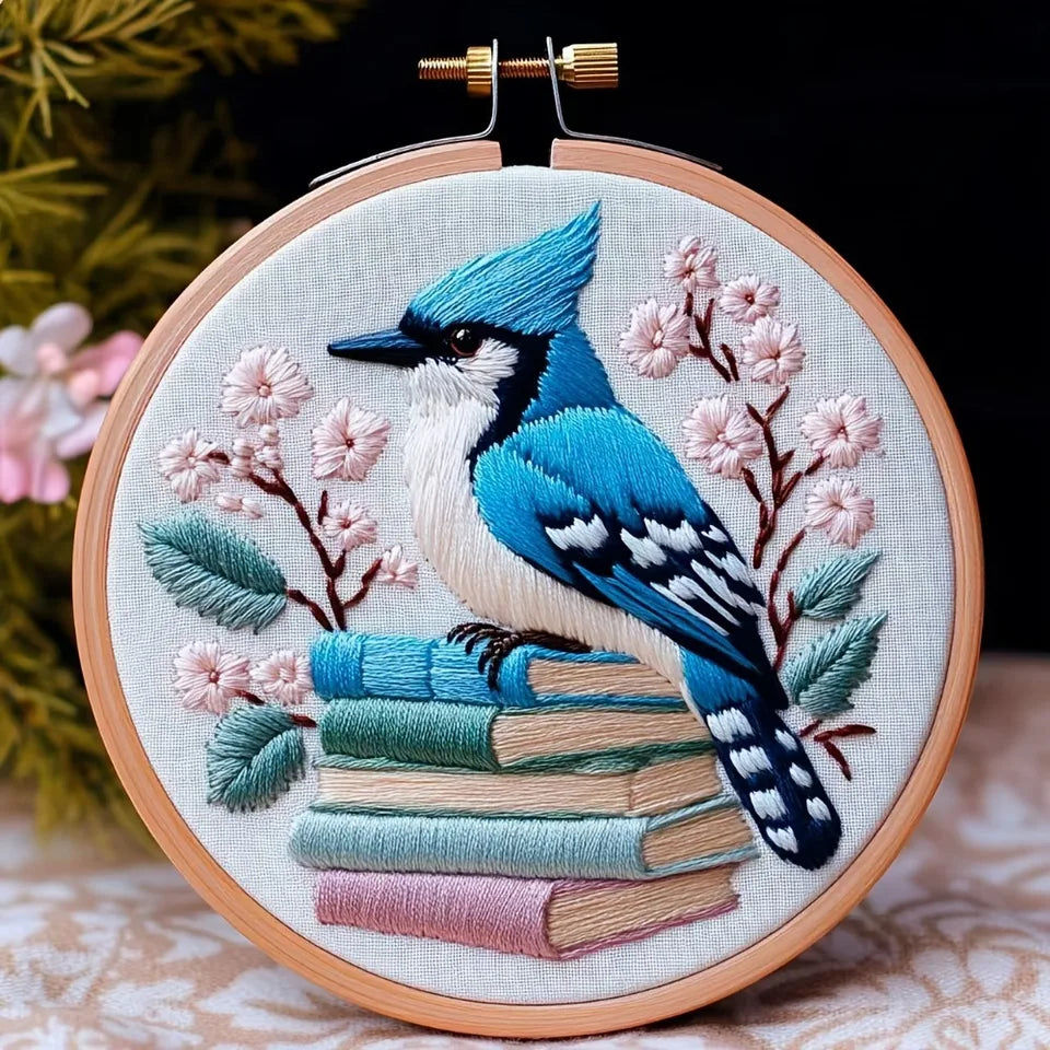 This set of books and the bird series design embroidery kit is suitable for adult beginners. It includes printed patterns, needl